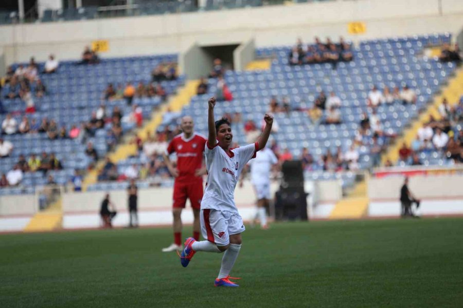 “tff Omuz Omuza Gösteri Maçı” Mersin’de Oynandı