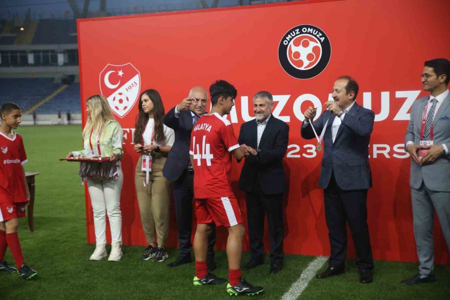 “tff Omuz Omuza Gösteri Maçı” Mersin’de Oynandı