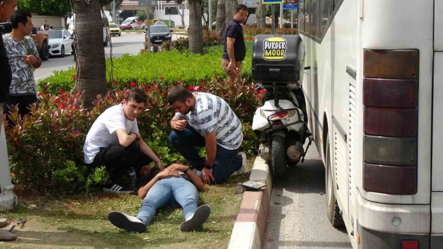 Motosikletli Kurye Otobüs İle Refüj Arasında Sıkıştı