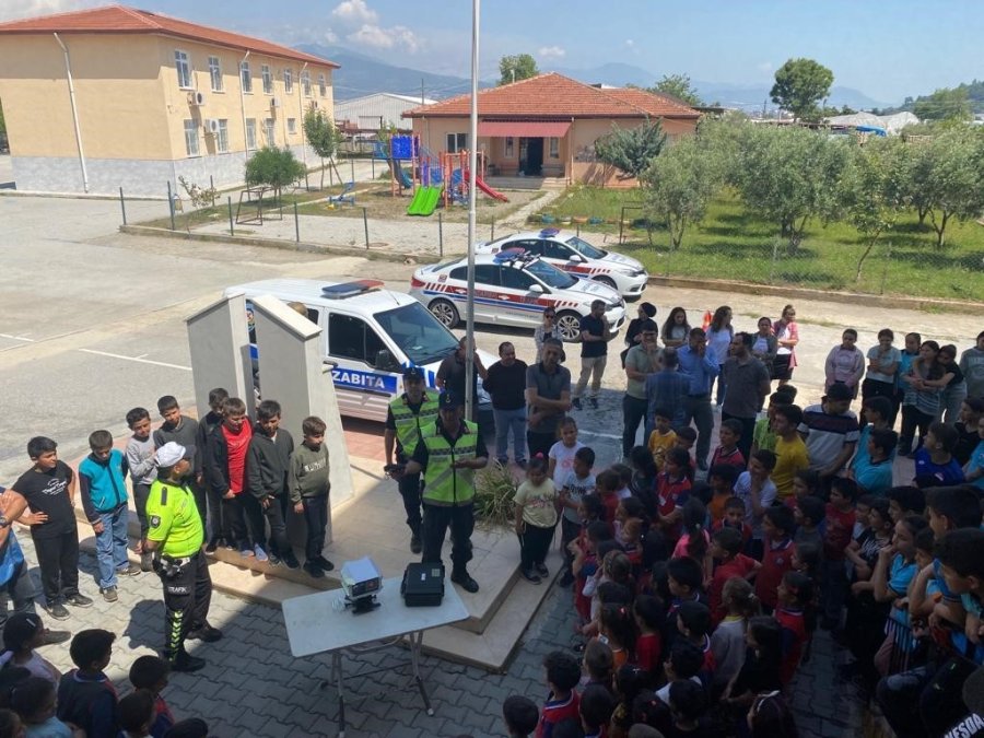 Trafik Ekipleri 380 Öğrenciye Ve 32 Öğretmene Trafik Eğitim Semineri Verdi