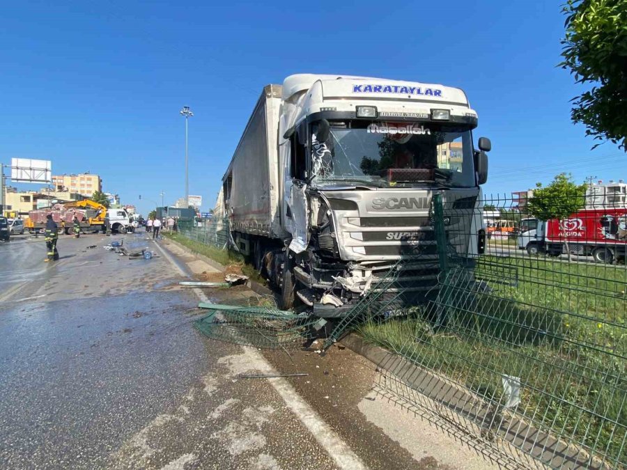 Tır, Vinç Ve Kamyonetin Karıştığı Kazada 1 Kişi Yaralandı