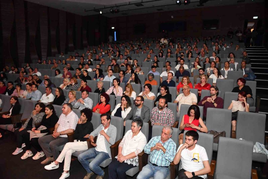 Mersin Şehir Tiyatrosu, Yeni Oyunu ’kamyon’un Prömiyerini Yaptı