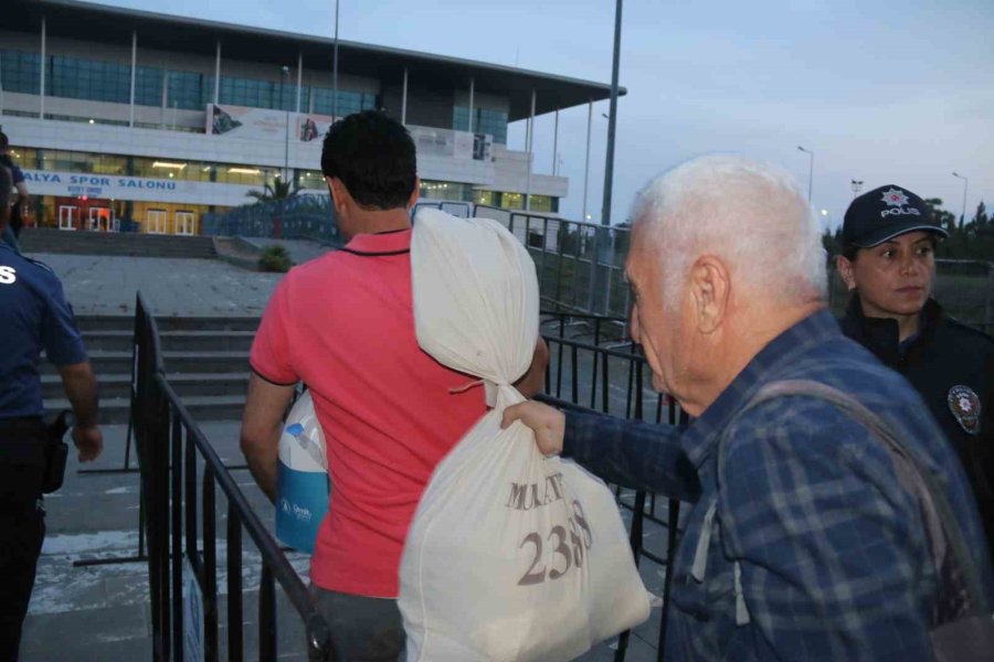 Antalya’da Sayılan Oylar Toplama Noktasına Gelmeye Başladı