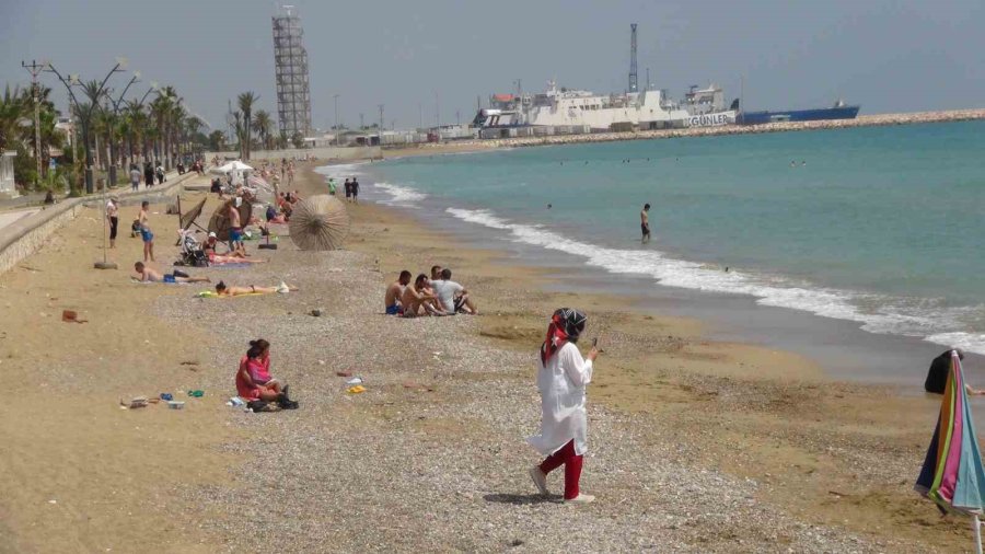 Mersin’de Oyunu Kullanan Vatandaşlar Sahillere Akın Etti