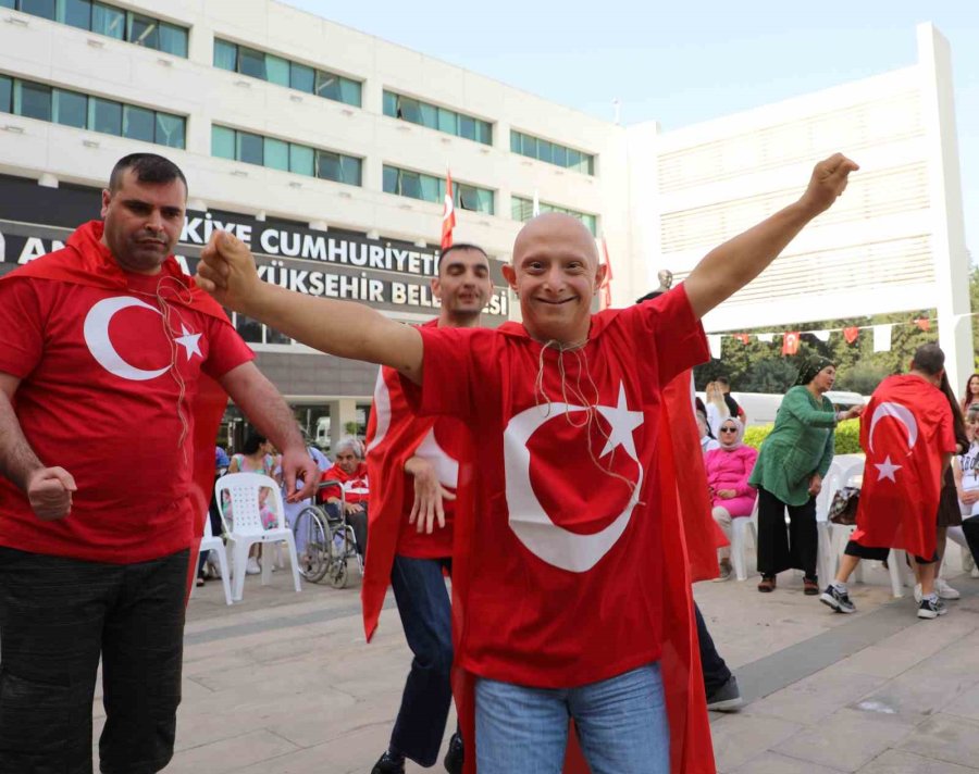 Özel Gençlere Davullu Zurnalı Asker Uğurlaması