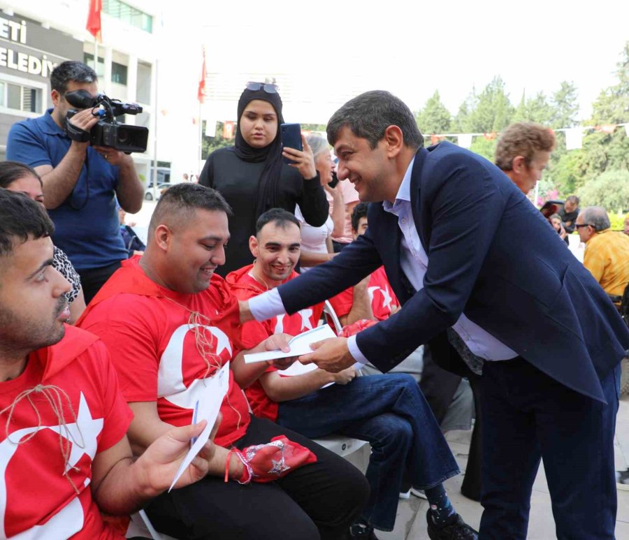 Özel Gençlere Davullu Zurnalı Asker Uğurlaması