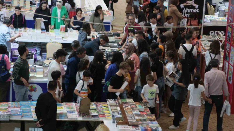 Kepez Kitap Fuarı Yoğun İlgi İle Sona Erdi