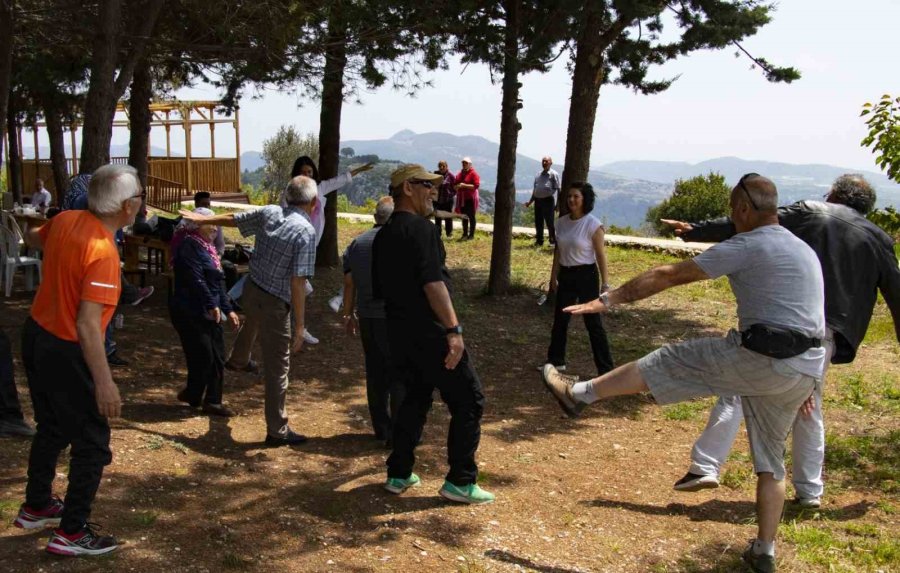 Emekli Evi Sakinleri, Darısekisi Örnek Köyü’nü Gezdi