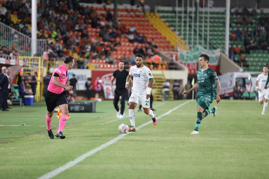 Spor Toto Süper Lig: Corendon Alanyaspor: 0 - Konyaspor: 1 (ilk Yarı)