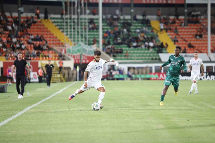 Spor Toto Süper Lig: Corendon Alanyaspor: 0 - Konyaspor: 1 (ilk Yarı)