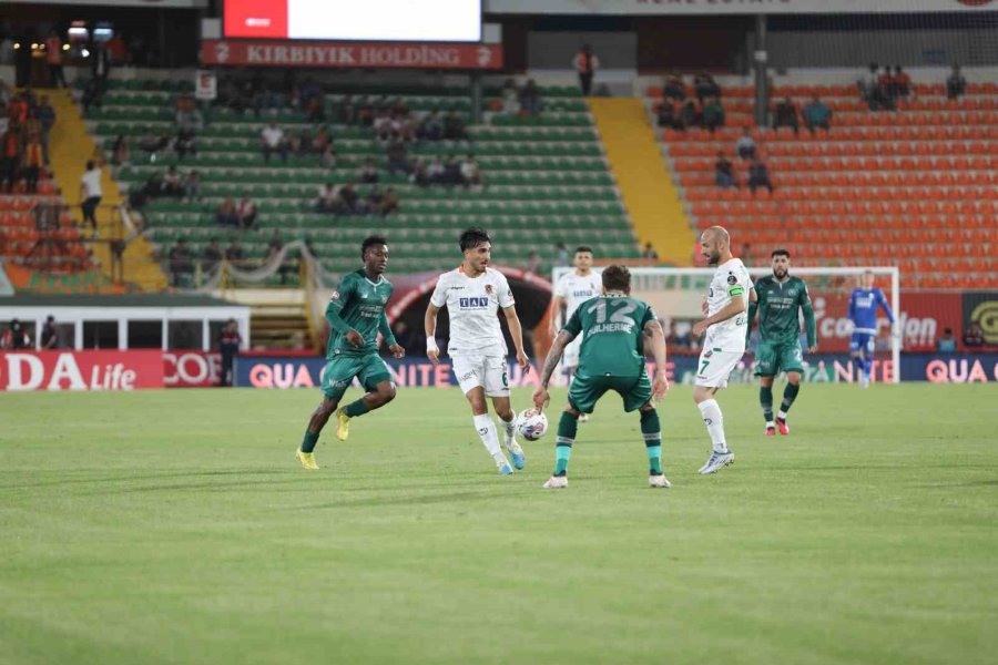 Spor Toto Süper Lig: Corendon Alanyaspor: 0 - Konyaspor: 1 (ilk Yarı)