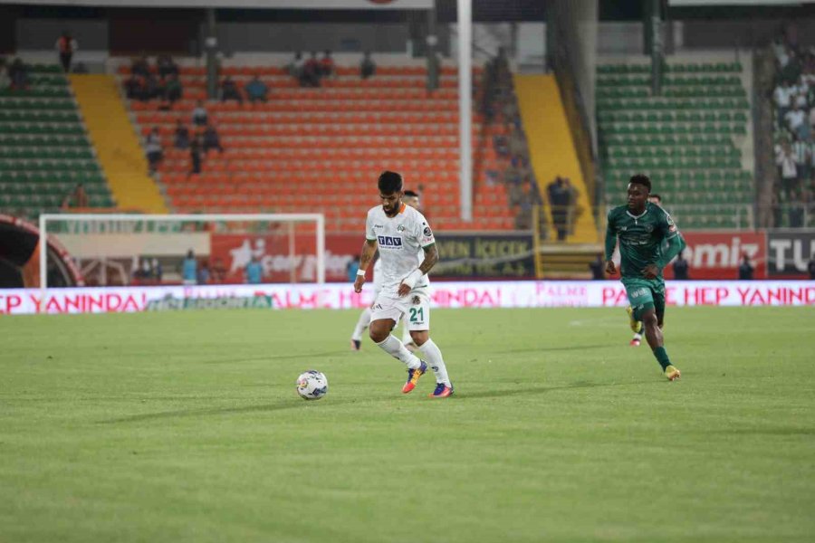 Spor Toto Süper Lig: Corendon Alanyaspor: 0 - Konyaspor: 1 (ilk Yarı)