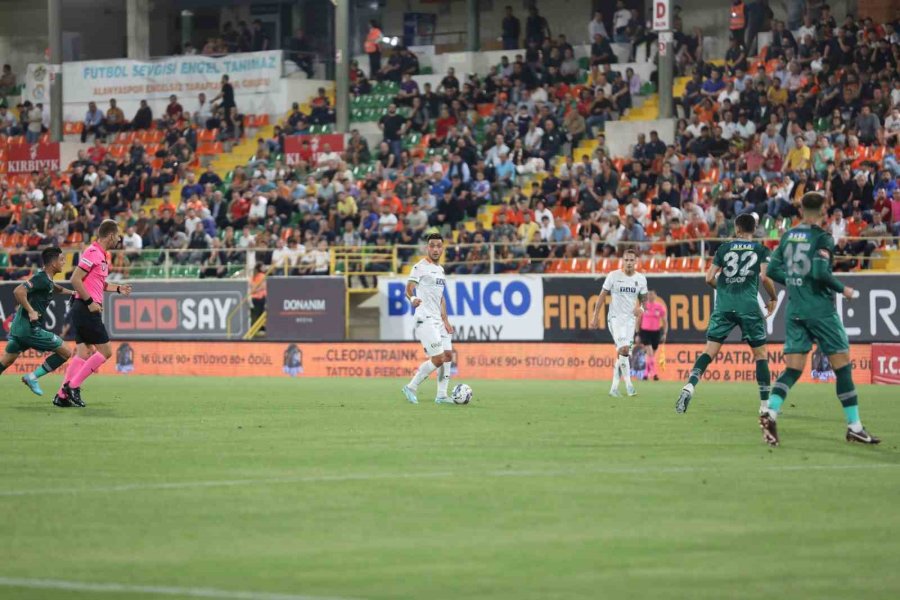 Spor Toto Süper Lig: Corendon Alanyaspor: 0 - Konyaspor: 1 (ilk Yarı)