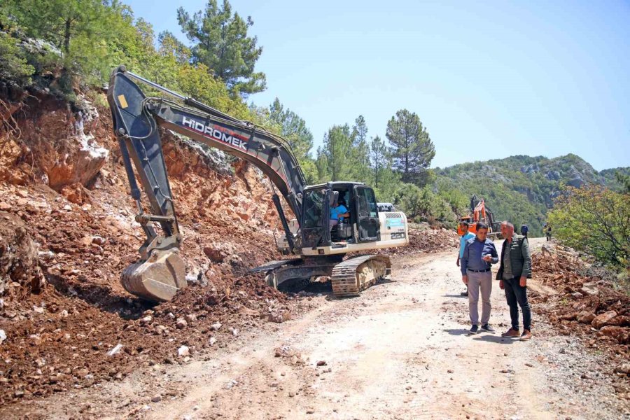 4 Mahallenin Kullandığı Grup Yolunun 5 Kilometrelik Bölümü Genişletildi