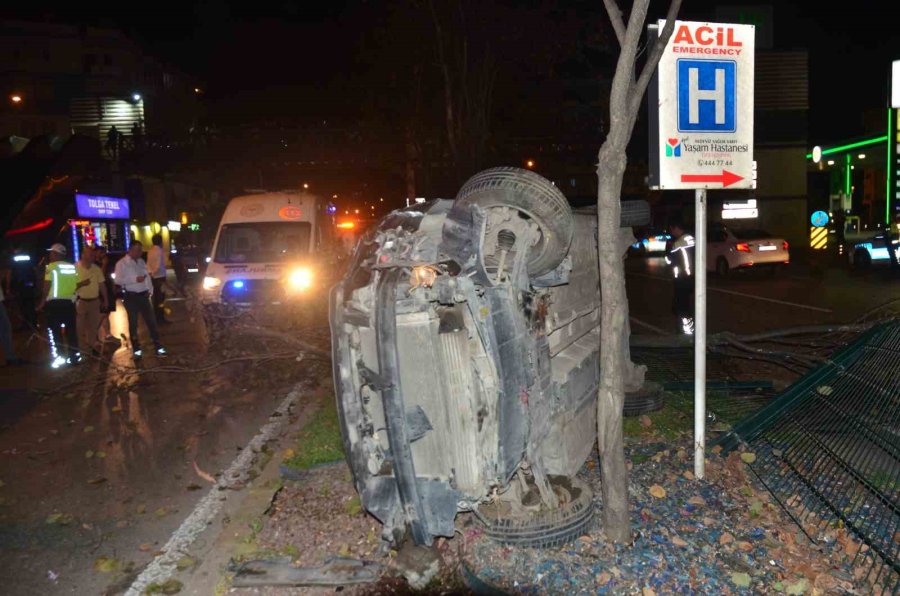 Antalya’da Refüje Çıkan Otomobil Takla Attı: 3 Yaralı