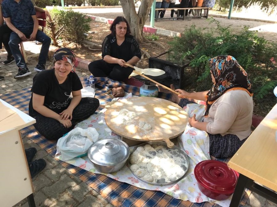 Lise Öğrencilerinden Depremzedeler Yararına Panayır