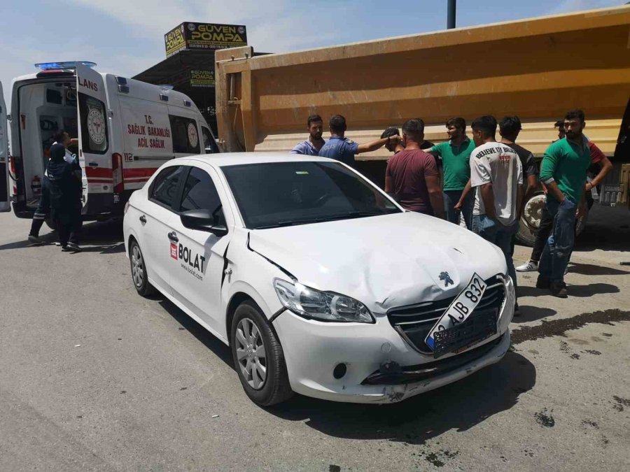 Tarsus’ta Trafik Kazası: 2 Yaralı