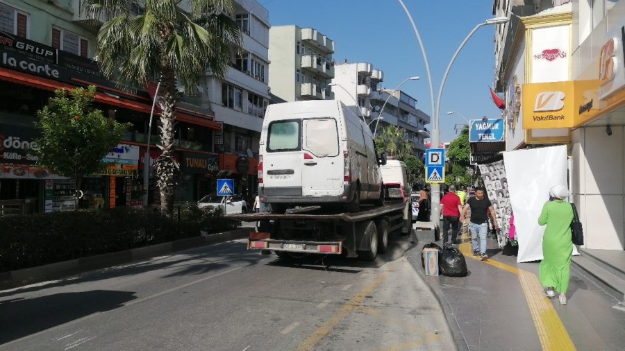 Aracına Ceza Yazılacağını Öğrenince "deprem Bölgesine Yardımdan Dönüyorum" Dedi Ama İkna Edemedi