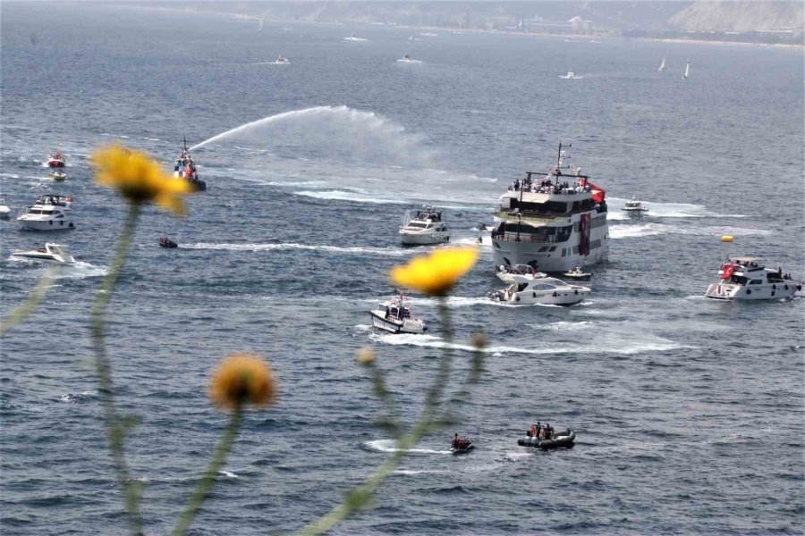 Antalya 19 Mayıs’ı Denizde Kutladı