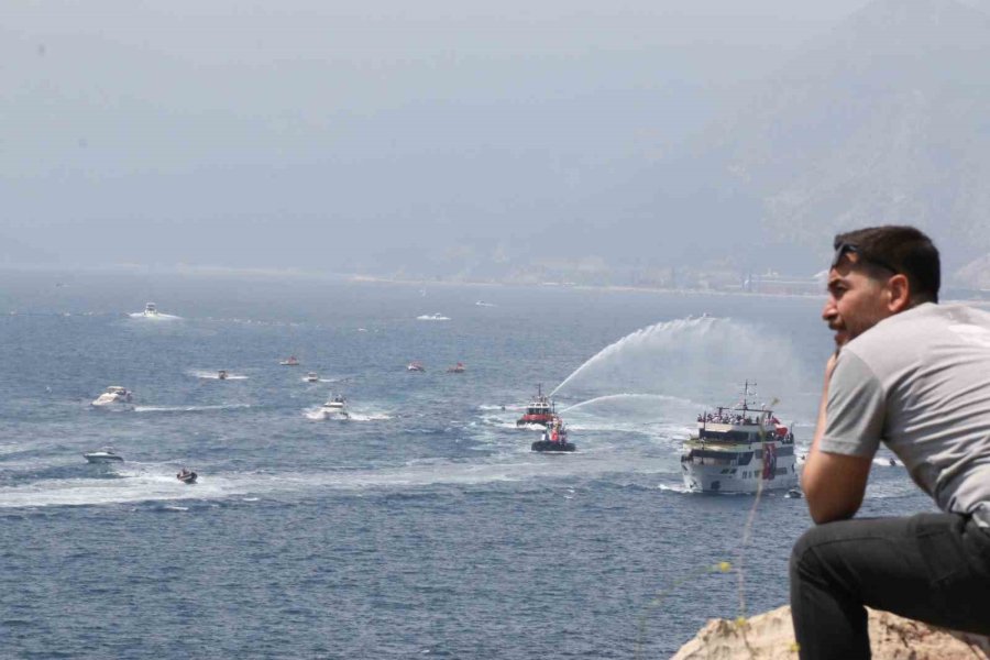 Antalya 19 Mayıs’ı Denizde Kutladı