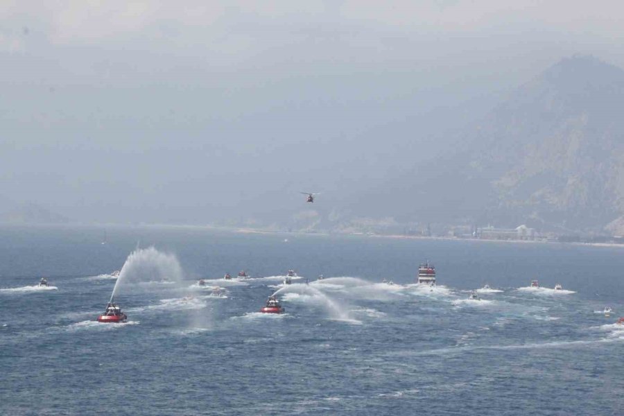 Antalya 19 Mayıs’ı Denizde Kutladı