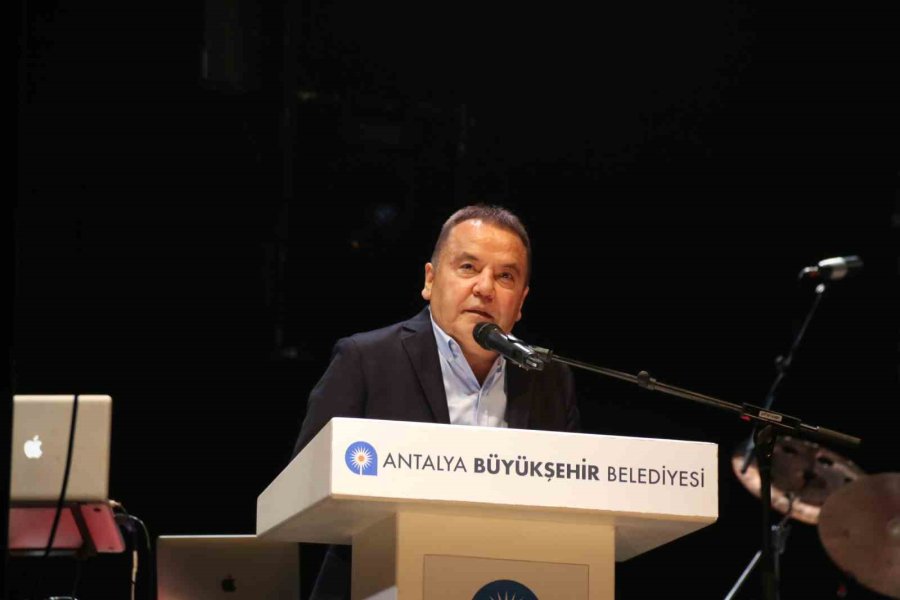 Antalya’da 400 Metrelik Dev Türk Bayrağı Açıldı, Görsel Şölen Oluştu