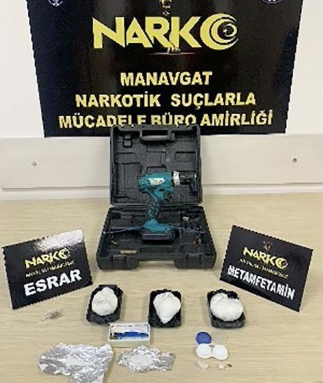 Lens Ve Matkap Kutusu İle Direksiyon İçine Saklanan Uyuşturucu Narkotik Köpeğinden Kaçamadı