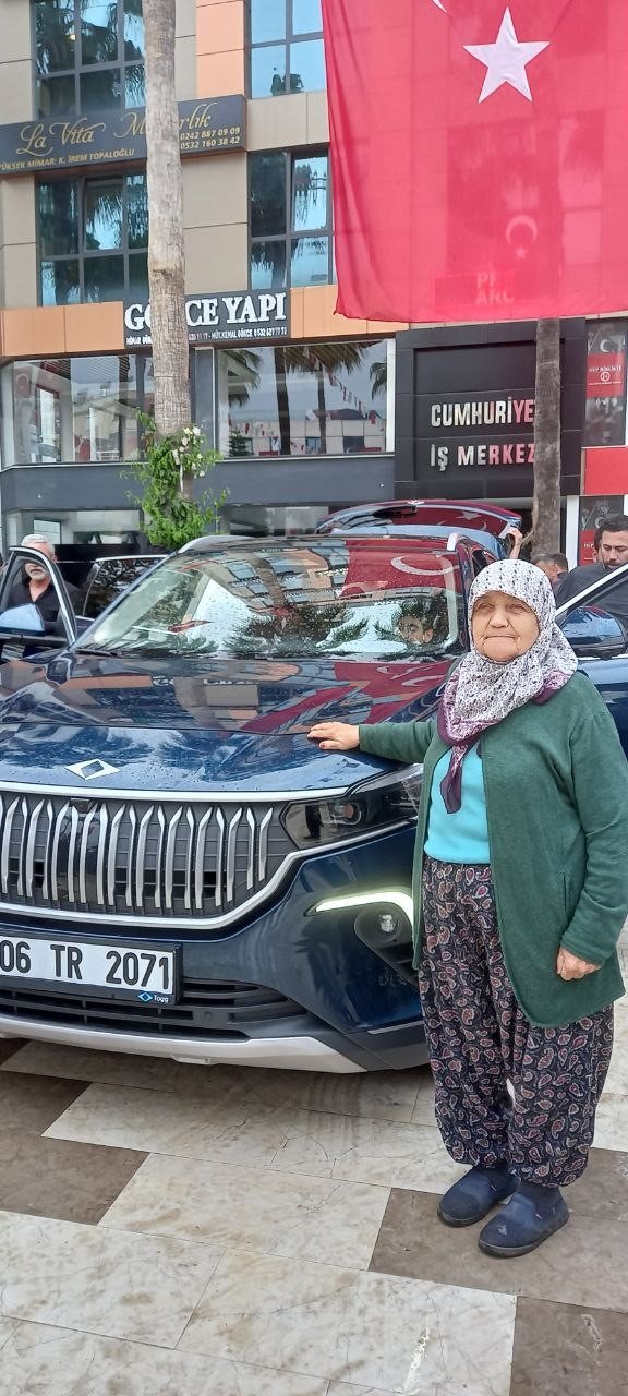 Togg’u Görünce Gözyaşlarına Boğulan Zülfiye Nine O Anları Anlattı: "tayyip Oğlum Biz Senin Sayende Neler Yaşıyoruz"