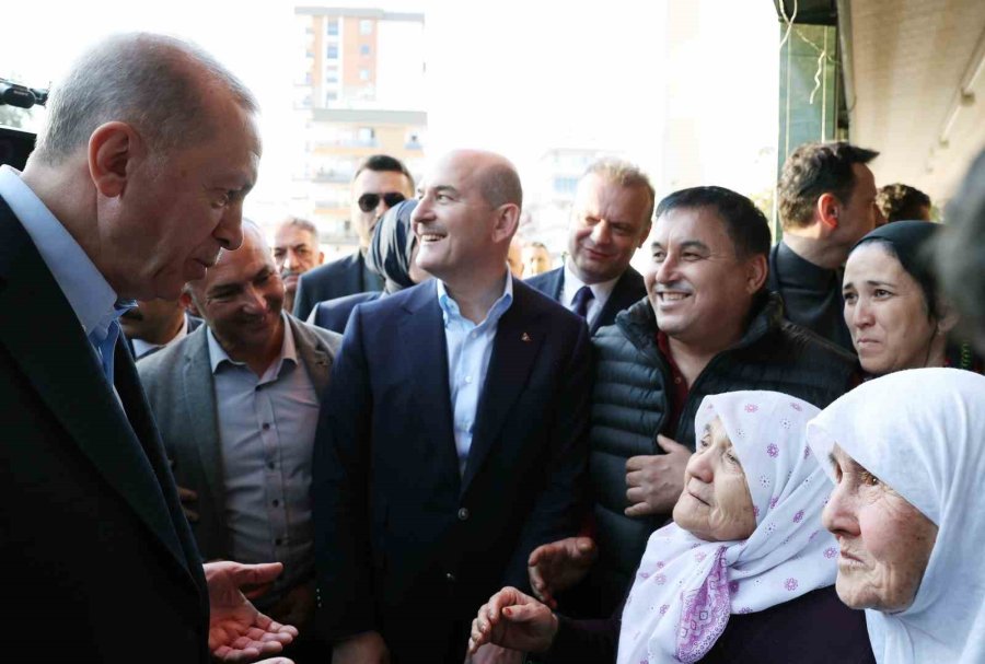 Cumhurbaşkanı Erdoğan’ı Evinde Ağırlayan Zülfiye Nine Togg’a Binince Gözyaşlarını Tutamadı