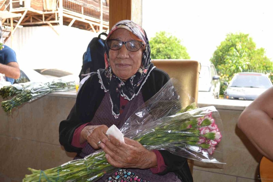 Bugünün Gençlerinden Dünün Gençlerine Sazlı Sözlü Eğlence