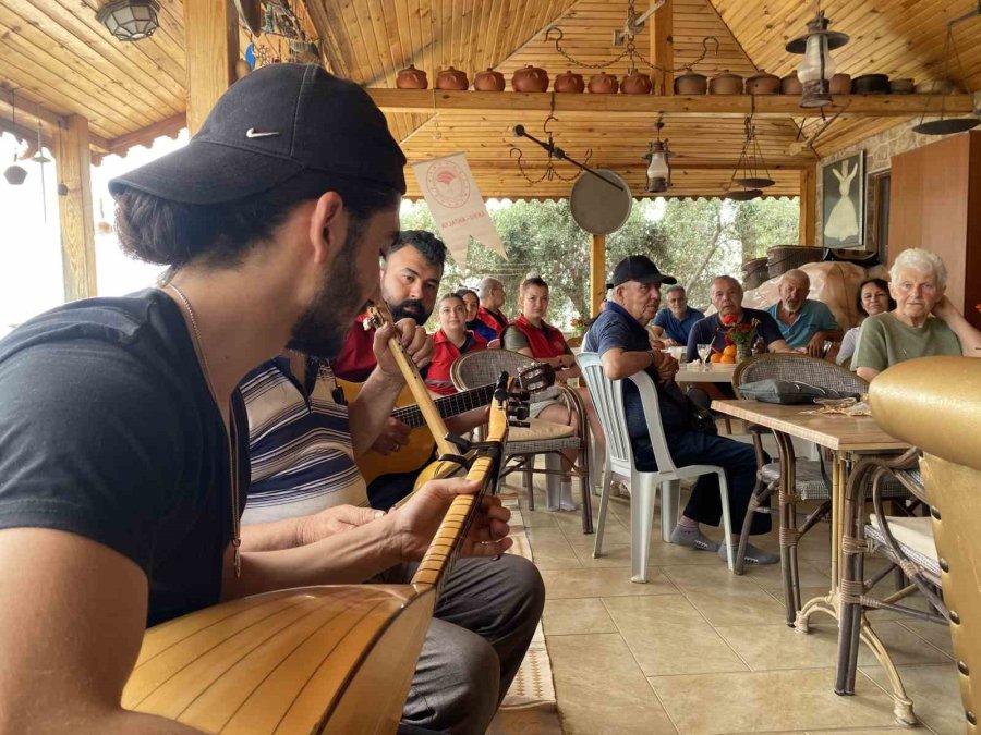 Bugünün Gençlerinden Dünün Gençlerine Sazlı Sözlü Eğlence