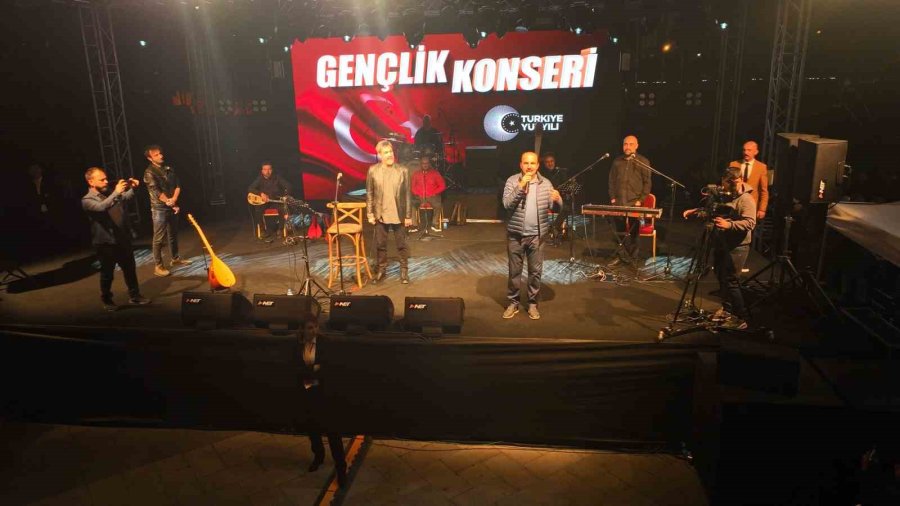 Başkan Altay, Uğur Işılak Konserinde Konyalıların Coşkusuna Ortak Oldu