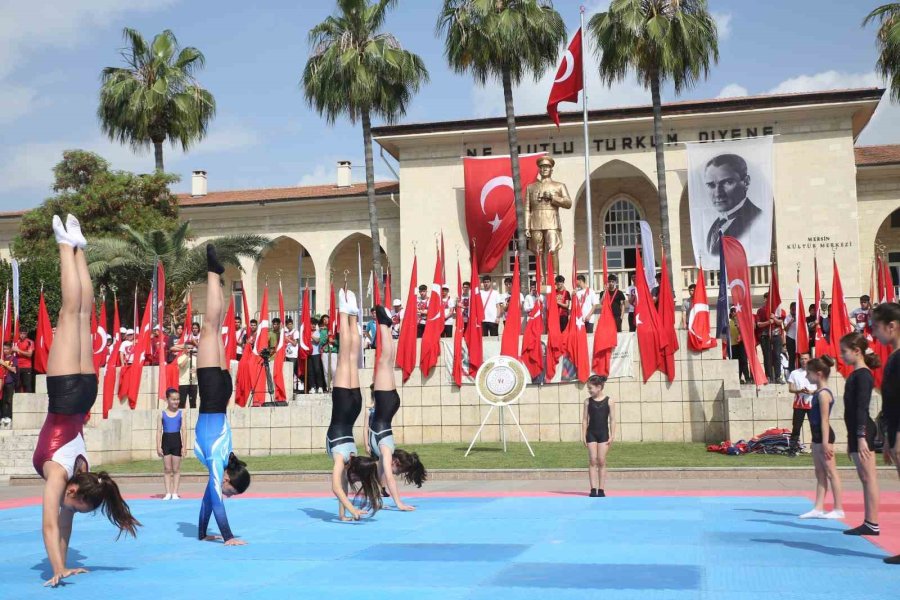 Mersin’de Coşkulu 19 Mayıs Kutlaması