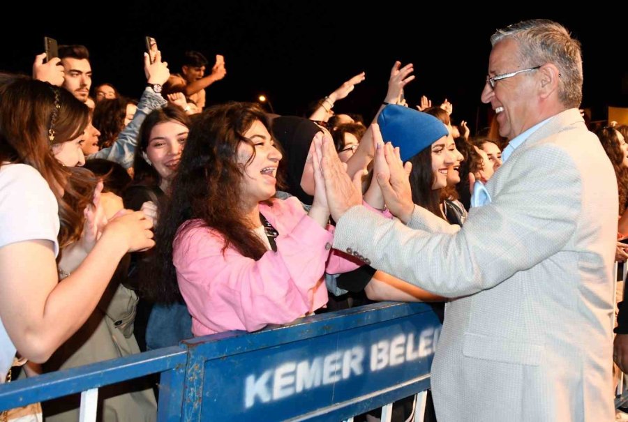 Ünlü Rock Grubu Gripin Kemer’de Konser Verdi