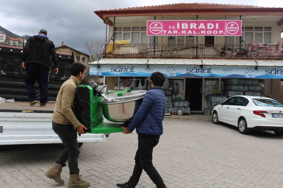 Hamur Yoğurma Makinesi Desteği Yüz Güldürüyor