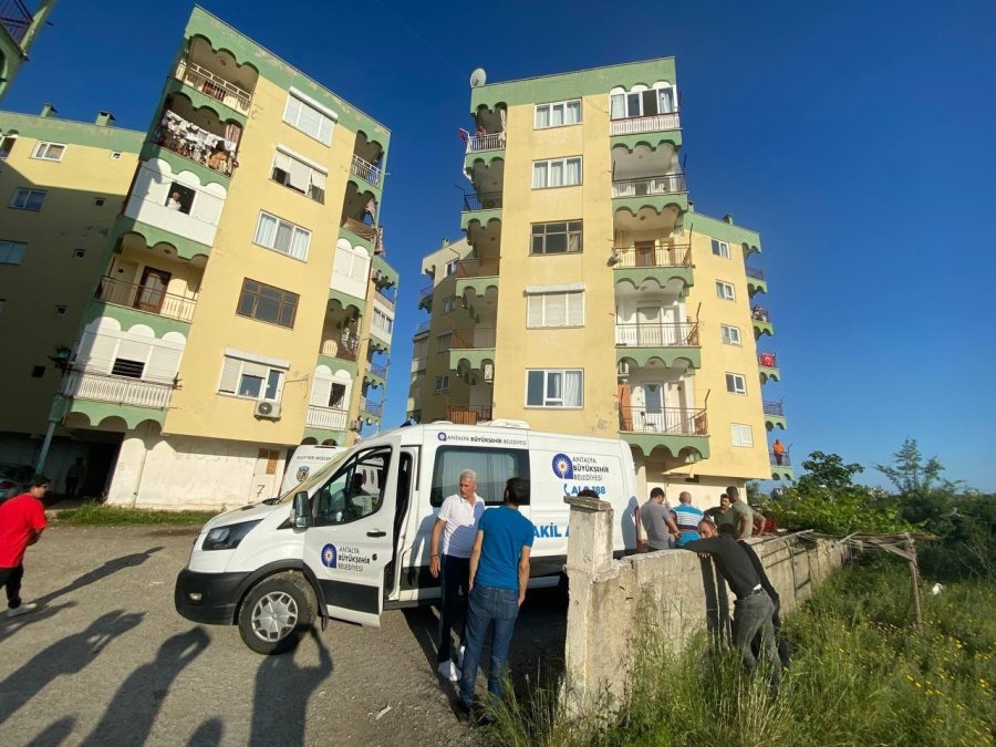 Antalya’da 4 Çocuk Annesi Eşini Sırtından 8 Kez Bıçaklayan Cani Koca Tutuklandı