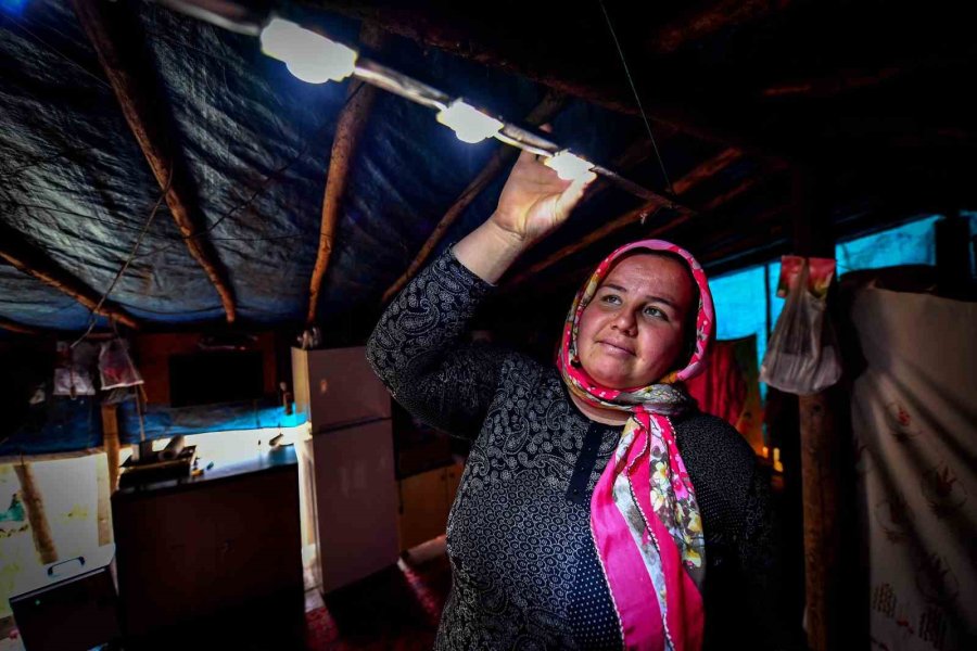 Başpınar Ailesinin Çadırı, Büyükşehir’in Güneş Paneli İle Aydınlatıldı