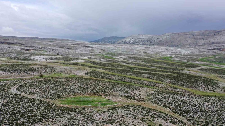 Toroslar’da Mayıs Ayında Kar Ve Dolu Yağdı