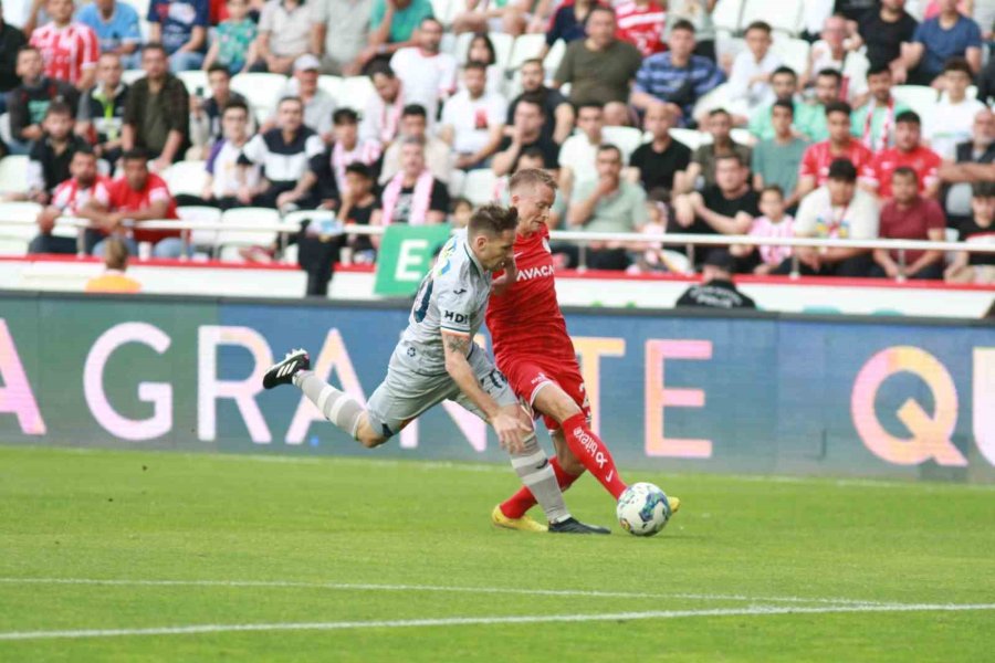 Spor Toto Süper Lig: Fta Antalyaspor: 0 - Medipol Başakşehir: 0 (ilk Yarı)