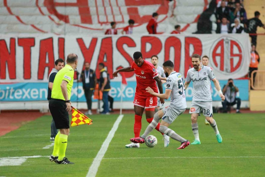 Spor Toto Süper Lig: Fta Antalyaspor: 0 - Medipol Başakşehir: 0 (ilk Yarı)