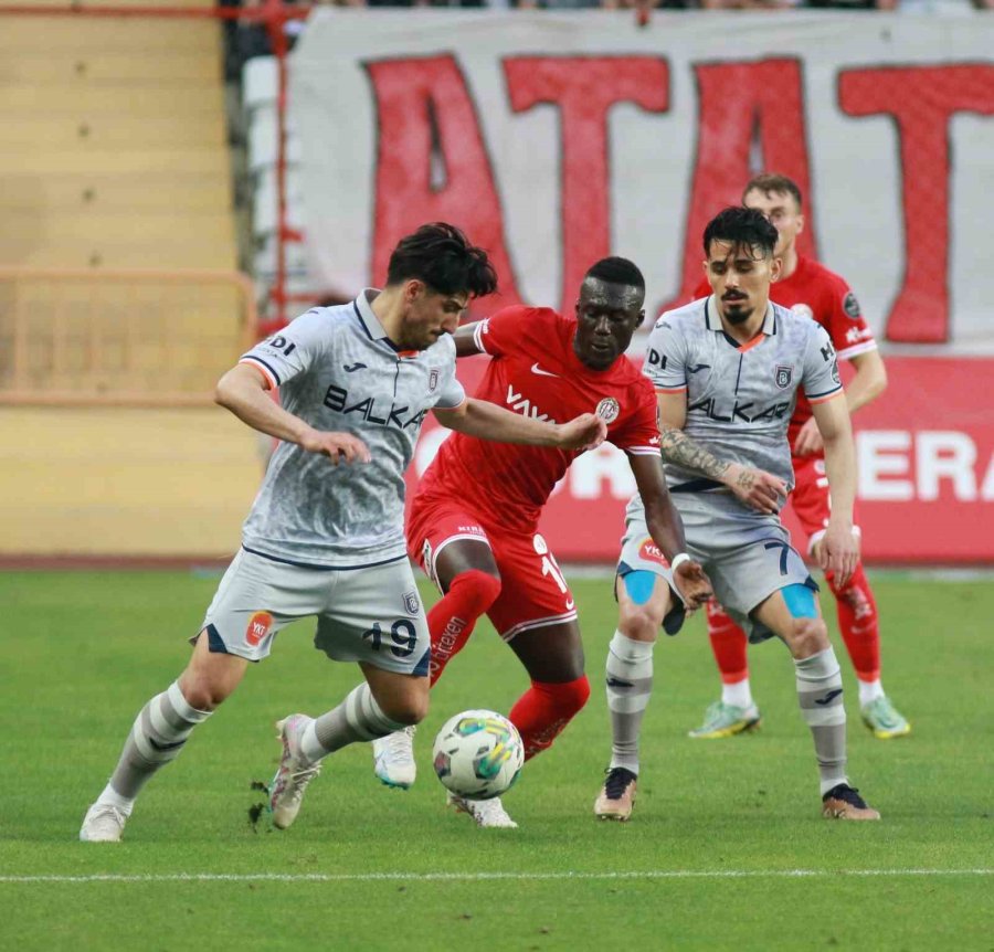 Spor Toto Süper Lig: Fta Antalyaspor: 0 - Medipol Başakşehir: 0 (ilk Yarı)