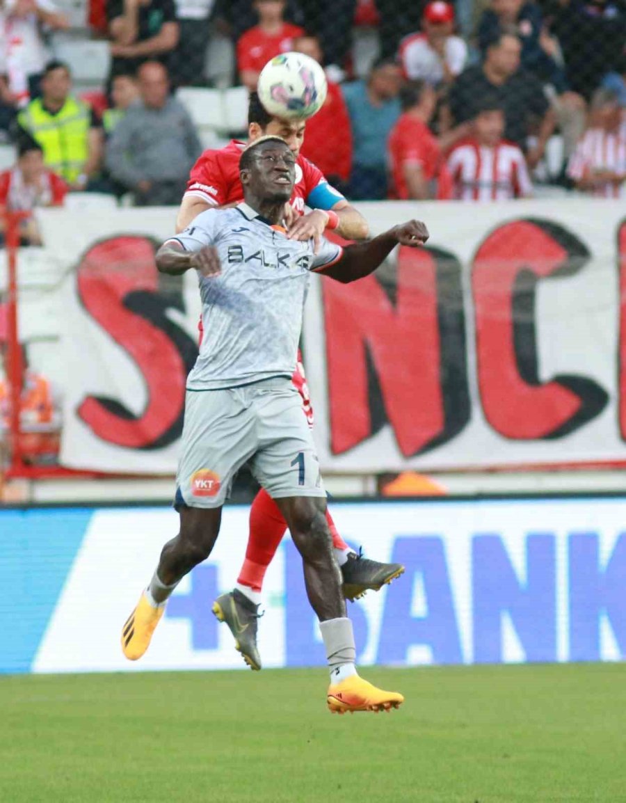 Spor Toto Süper Lig: Fta Antalyaspor: 0 - Medipol Başakşehir: 0 (ilk Yarı)