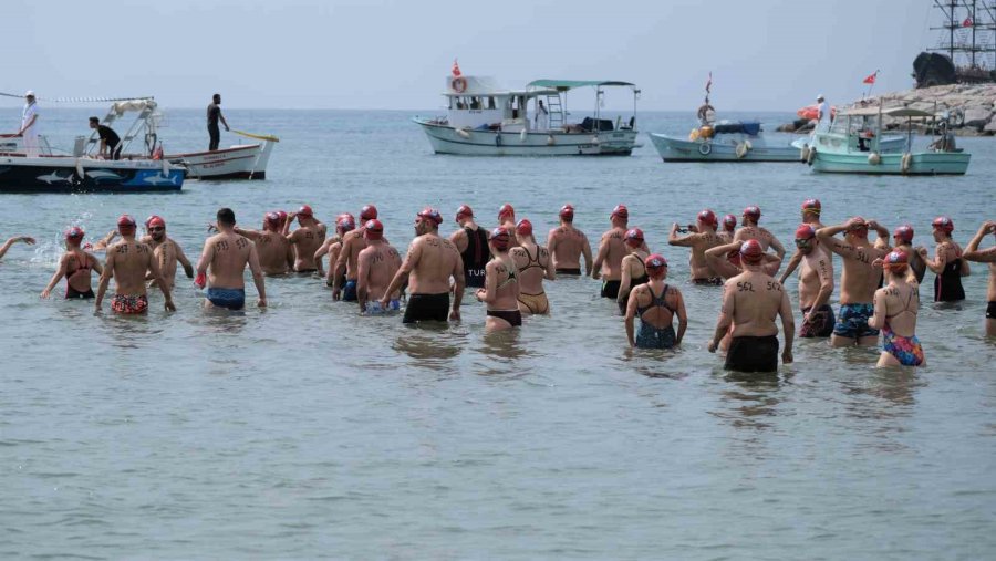 Alanya Uluslararası Açık Su Yüzme Yarışları Yapıldı