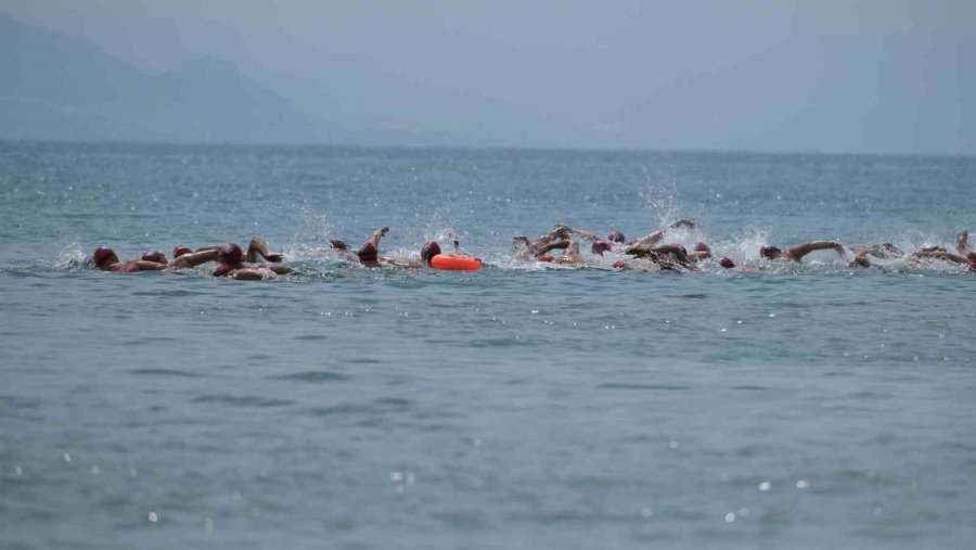 Alanya Uluslararası Açık Su Yüzme Yarışları Yapıldı