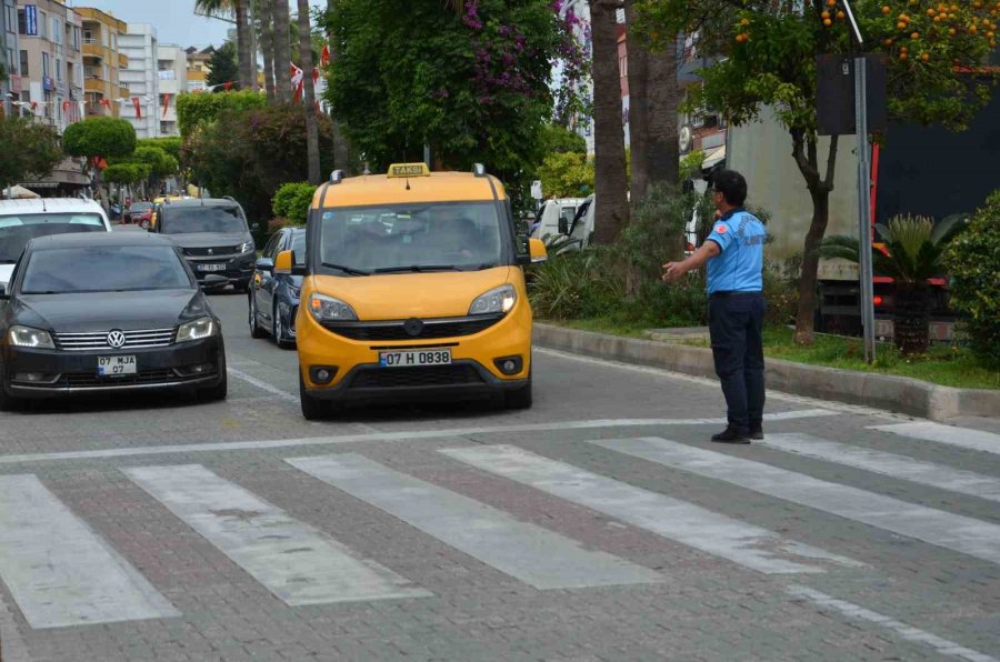 Alanya’da Sezon Öncesi Taksi Ve Halk Otobüsleri Denetleniyor