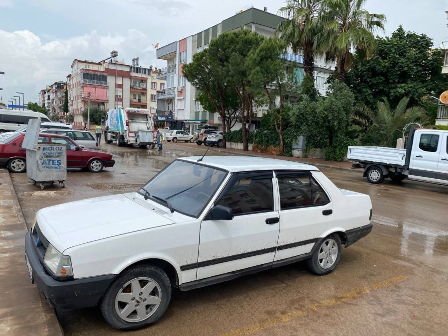 Antalya’da 15 Dakikalık Yağmur Hayatı Felç Etti, Bir Saatte Hayat Normale Döndü