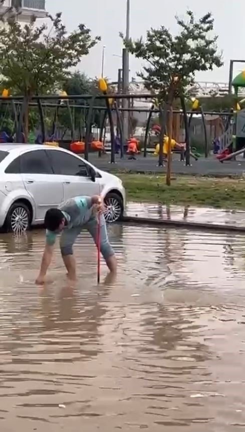 Antalya’da 15 Dakikalık Yağmur Hayatı Felç Etti, Bir Saatte Hayat Normale Döndü