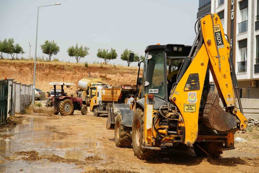 Tarsus’ta Yağış Tahribata Yol Açtı