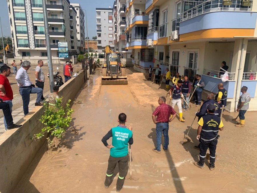 Tarsus’ta Yağış Tahribata Yol Açtı