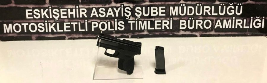 Şüpheli Şahıslardan Tabanca, Tüfek Ve Uyuşturucu Madde Ele Geçirildi